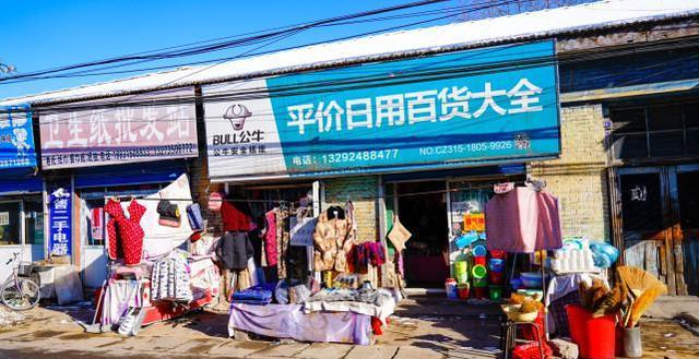 時光凝固的街角 河北四十載老城，打烊門板與二手百貨里的八十年代